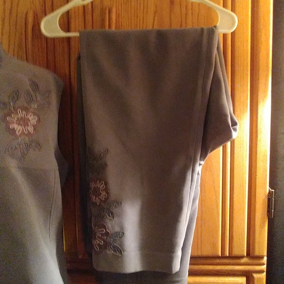 COPY - 2 piece outfit! NWOT! - Picture 4 of 8